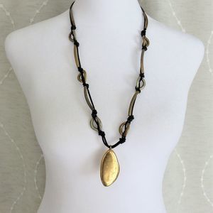 Gold Necklace Chico's Gold Tone Pendant Leather Chain......726
